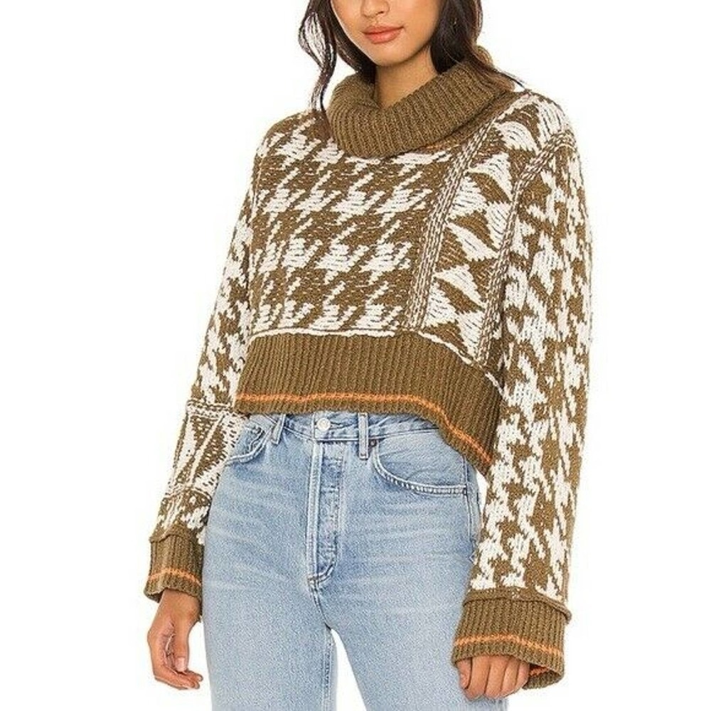 Chunky Houndstooth Cropped Turtleneck Sweater - Brown & White